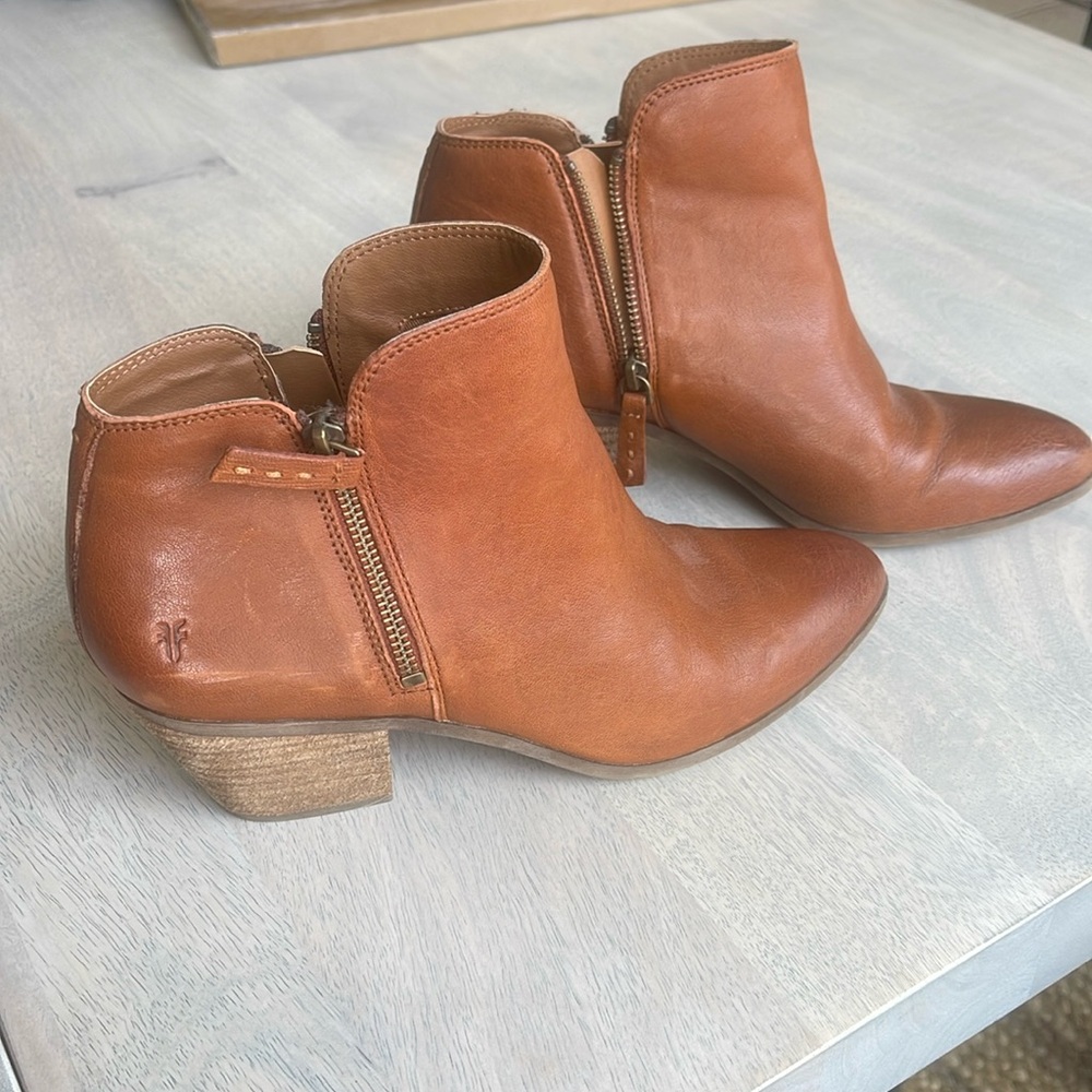 Frye Women's Tan Leather Ankle Boots